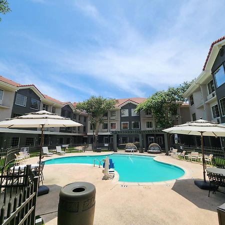 La Quinta By Wyndham Dallas - Addison Galleria Luaran gambar