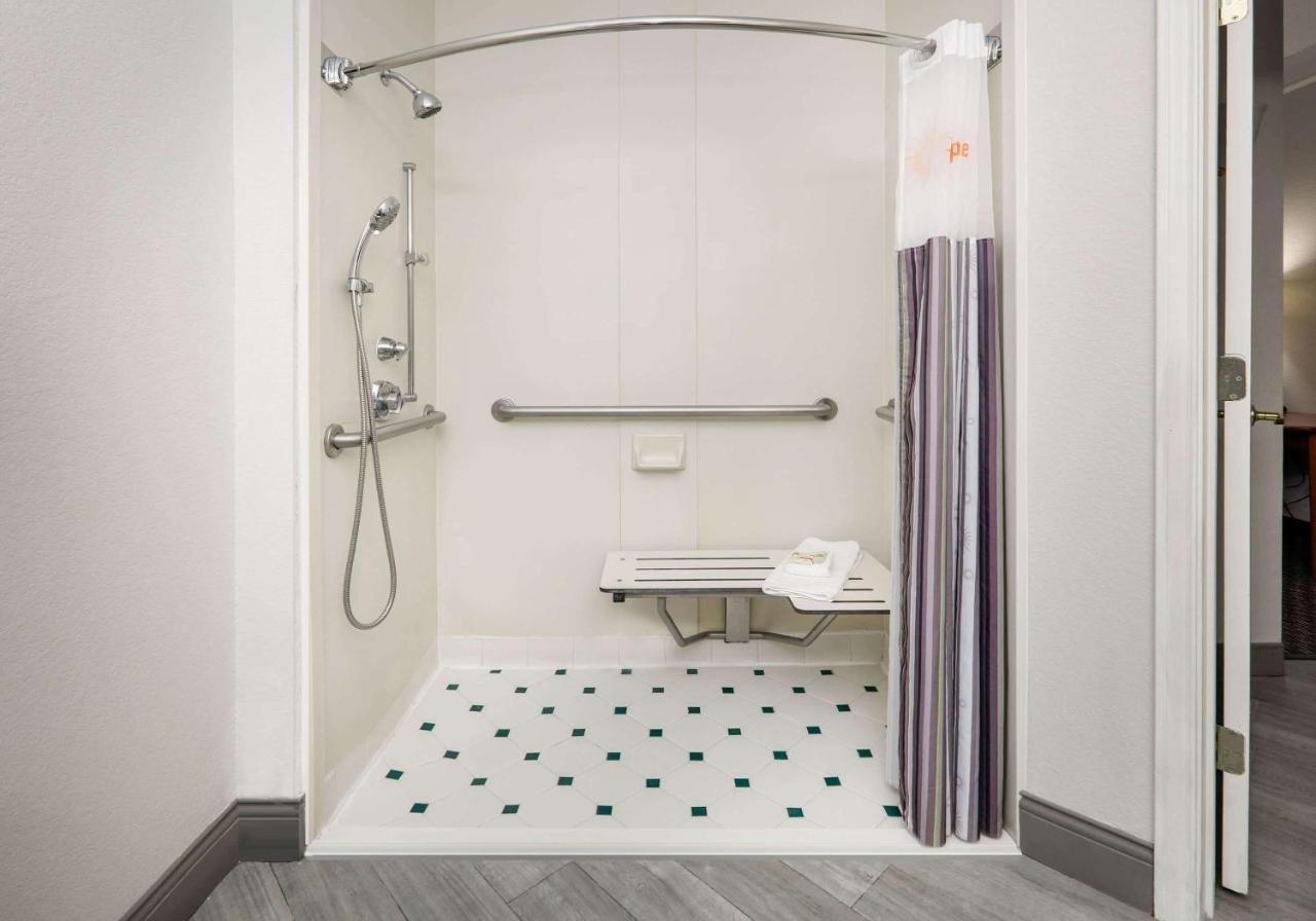 La Quinta By Wyndham Dallas - Addison Galleria Luaran gambar