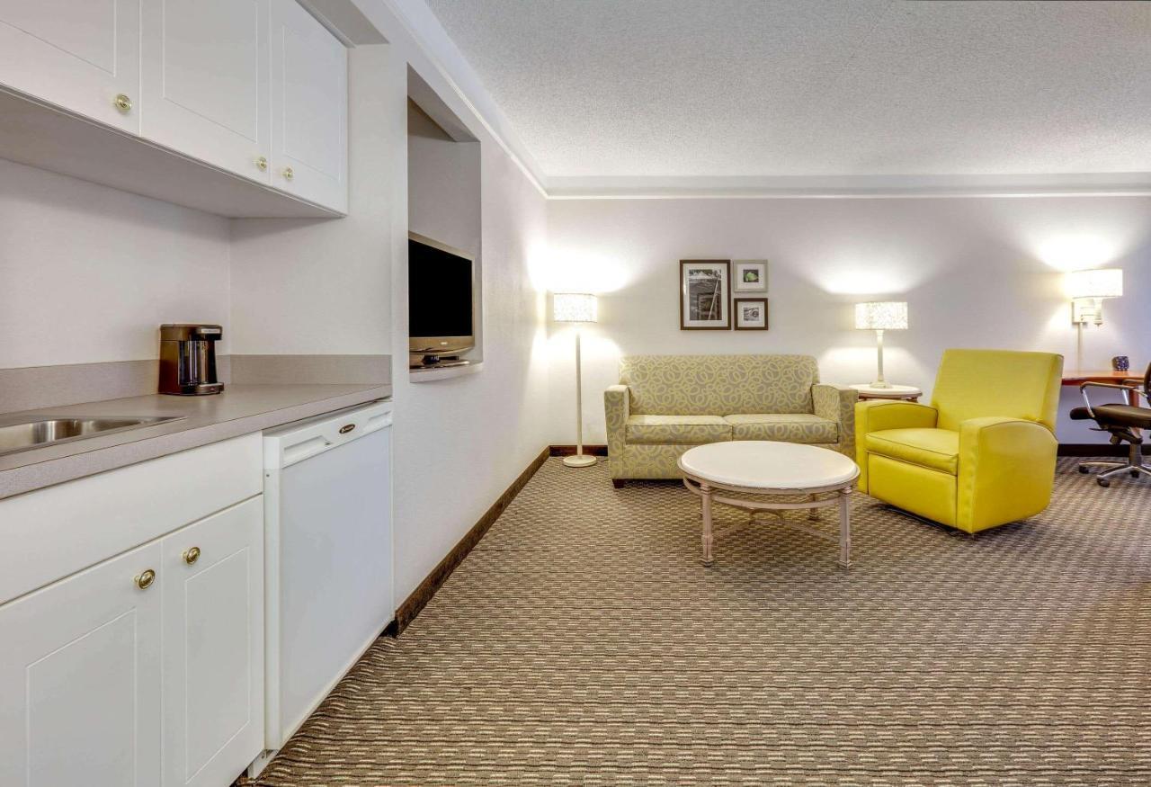 La Quinta By Wyndham Dallas - Addison Galleria Luaran gambar