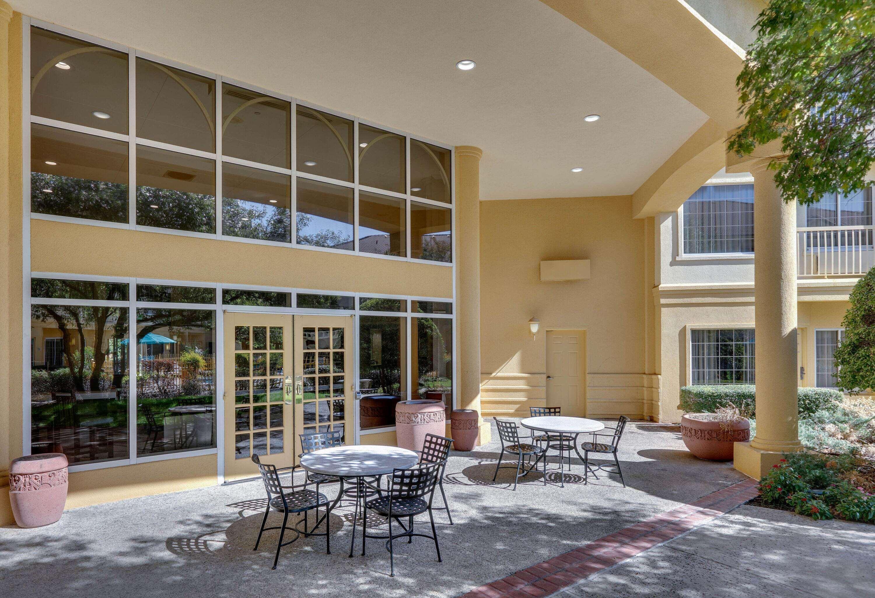 La Quinta By Wyndham Dallas - Addison Galleria Luaran gambar