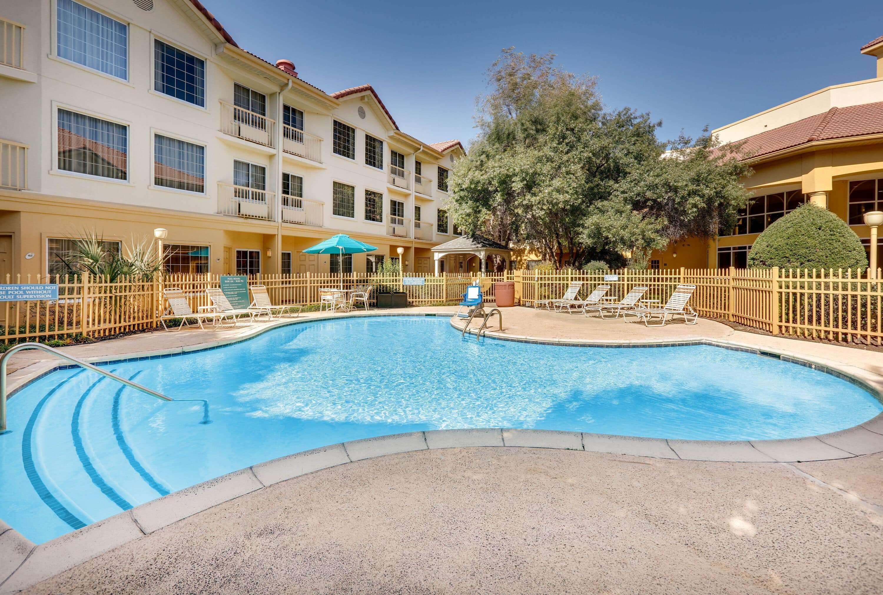 La Quinta By Wyndham Dallas - Addison Galleria Luaran gambar