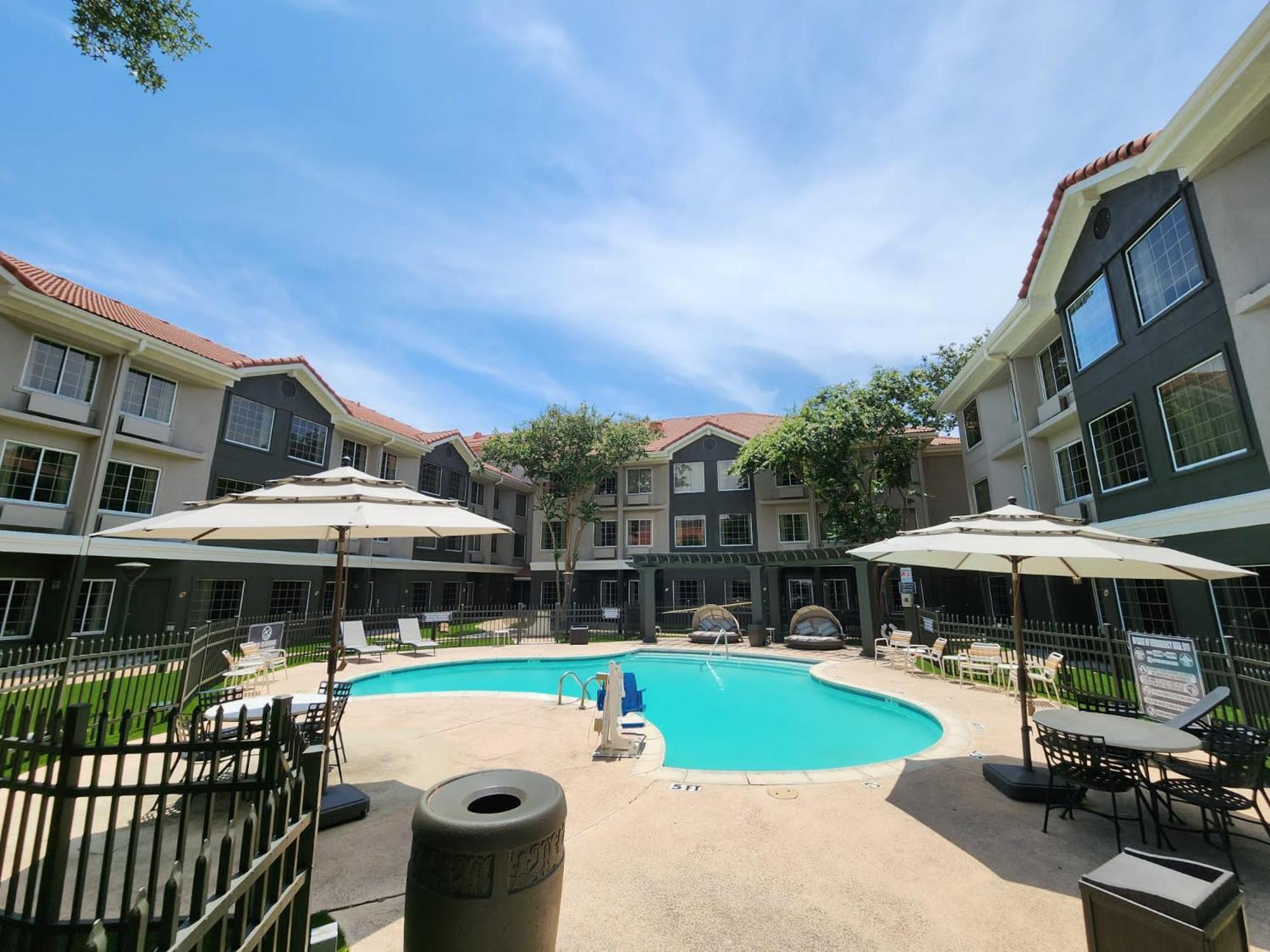 La Quinta By Wyndham Dallas - Addison Galleria Luaran gambar