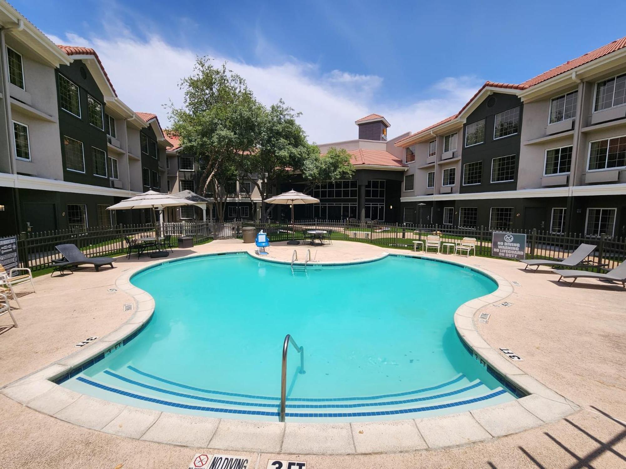 La Quinta By Wyndham Dallas - Addison Galleria Luaran gambar