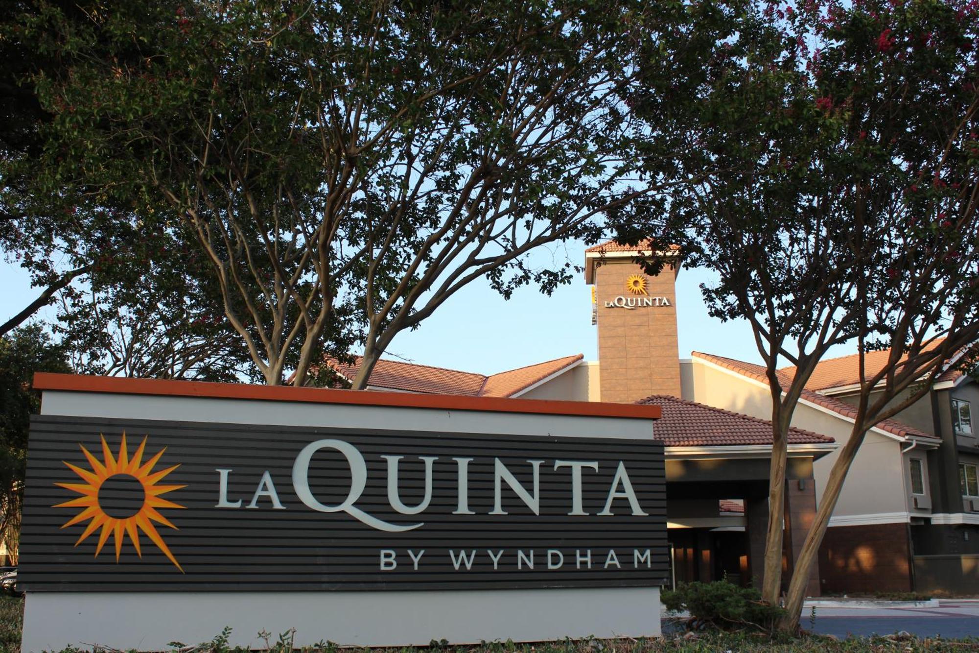 La Quinta By Wyndham Dallas - Addison Galleria Luaran gambar